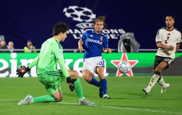 Empat Gol Como Hancurkan MU di Liga Champions
