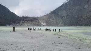 Kemarau Melanda, Danau Kawah Putih Surut hingga 40 Persen