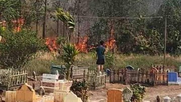Karhutla di Kapuas Kalteng Meluas, Api Nyaris Merembet ke Pemakaman Warga - Infolitik