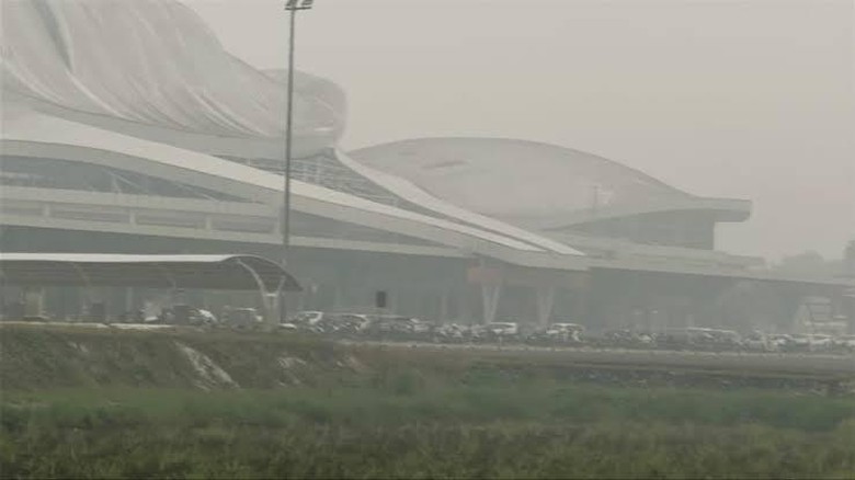 18 Jadwal Penerbangan di Bandara Tjilik Riwut Batal karena Asap Pekat