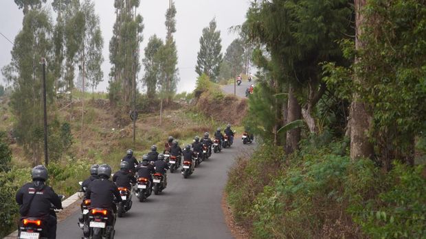 Perjalanan menuju Honda Bikers Day (HBD) 2026 menjadi ajang bagi 20 jurnalis menjajal kemampuan New Honda ADV160.Skutik bergaya penjelajah itu diajak menempuh rute sekitar 151 kilometer (km) dari Semarang menuju Ambarawa, Jawa Tengah dengan melewati tanjakan, kelokan tajam hingga jalanan perkotaan.