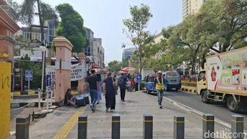 Wisatawan Resah Anak-anak Minta Uang di Glodok: Ditolak Malah Ngikutin - Infolitik