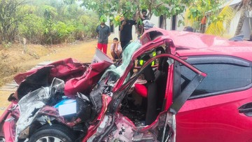Mobil Tabrak Truk di Bangka Tengah, 4 Orang Sekeluarga Tewas - Infolitik