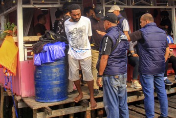 Polda Papua Sita 10 Kg Ganja dalam Operasi Kampung Vietnam, 10 Tersangka Ditahan
