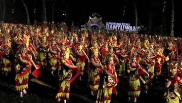 Siswi Sekolah Rakyat Tampil Memukau di Festival Gandrung Sewu 2026 - Infolitik