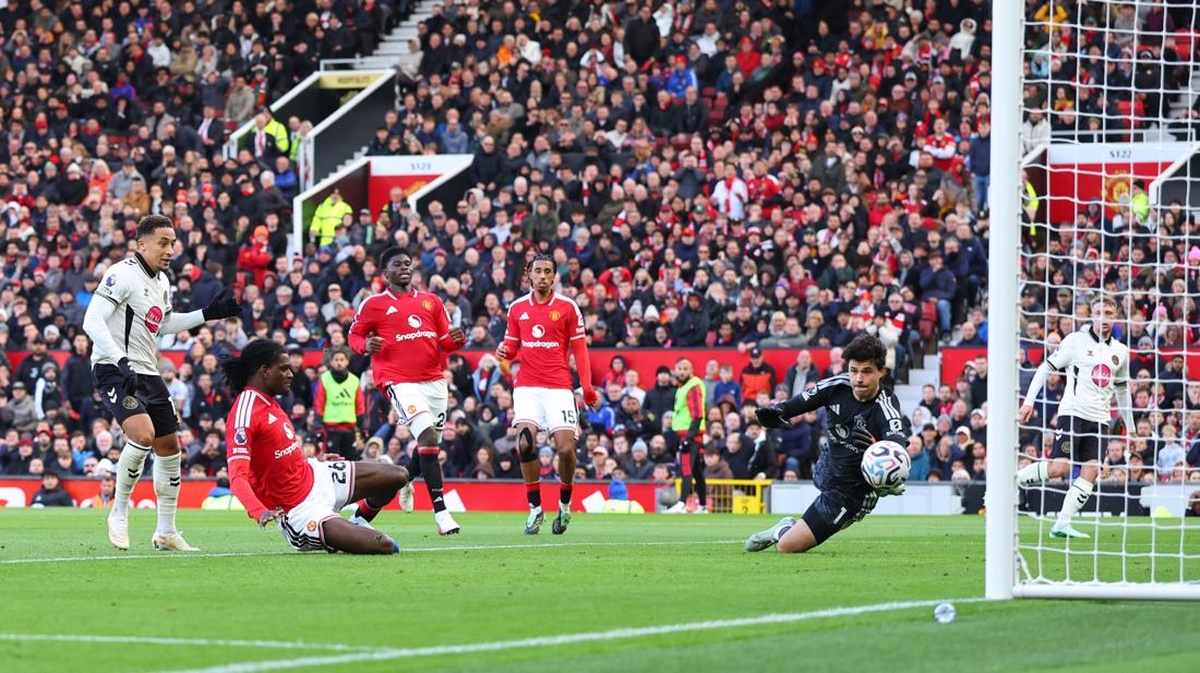 Old Trafford Membara, MU Dipermalukan Bournemouth Tiga Gol Tanpa Balas