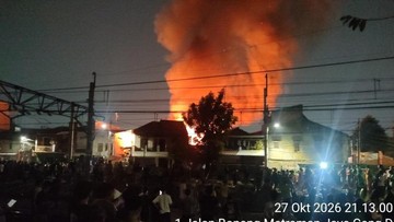 Kebakaran Rumah di Menteng Jaya Jakpus, 20 Unit Damkar Dikerahkan - Infolitik