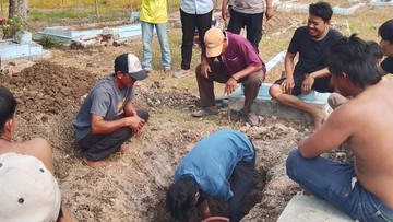 Beda Pilihan Pilkades di Balik Pindahnya Makam 41 Tahun di Bekasi - Infolitik