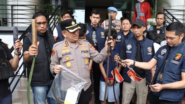 Polres Jakbar menangkap 19 pelaku tawuran maut di Kebon Jeruk