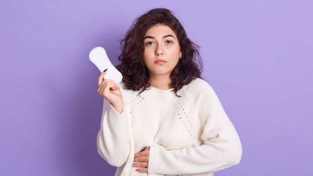 Ilustrasi Perempuan Menggunakan Pembalut/Foto: Magnific.com/user18526052