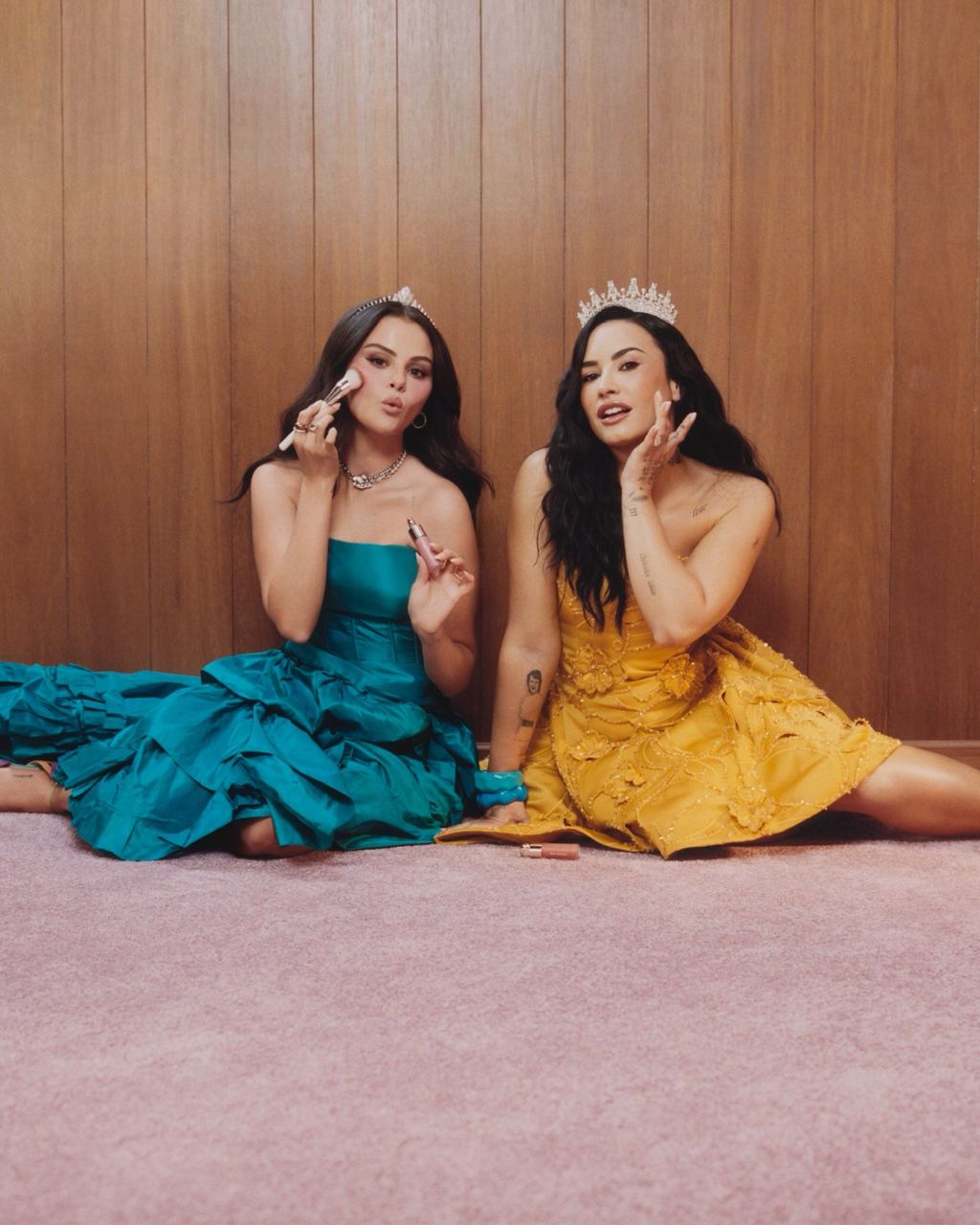 Selena Gomez dan Demi Lovato.