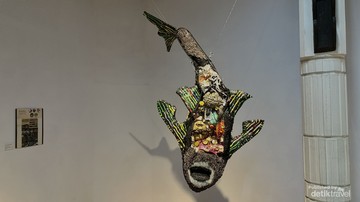 Pameran Seni dari Sampah Plastik Bikin Pengunjung Berpikir Lebih Dalam tentang Lingkungan