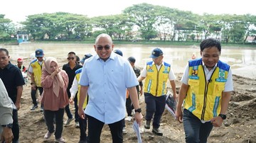 Andre Rosiade Dorong Sedimen Sungai Akibat Banjir Jadi Sumber Pendapatan Padang - Infolitik