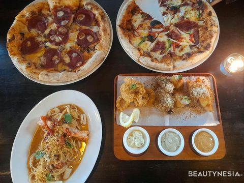 Appetizer hingga main course di Napolino WoodFired Pizza