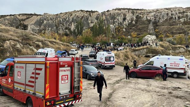 Hujan deras memicu tanah longsor yang meruntuhkan sebuah menara batu di kota Goreme, wilayah Cappadocia, Turki, pada Kamis (29/10/2026). Hujan deras memicu tanah longsor yang meruntuhkan sebuah menara batu di kota Goreme, wilayah Cappadocia, Turki, pada Kamis (29/10/2026). (via REUTERS/Ihlas News Agency)