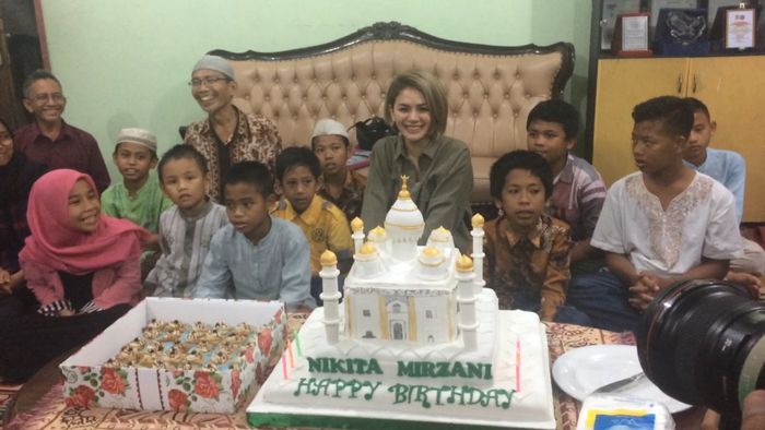 Ulang Tahun, Nikita Mirzani Ingin Bangun Masjid Lagi