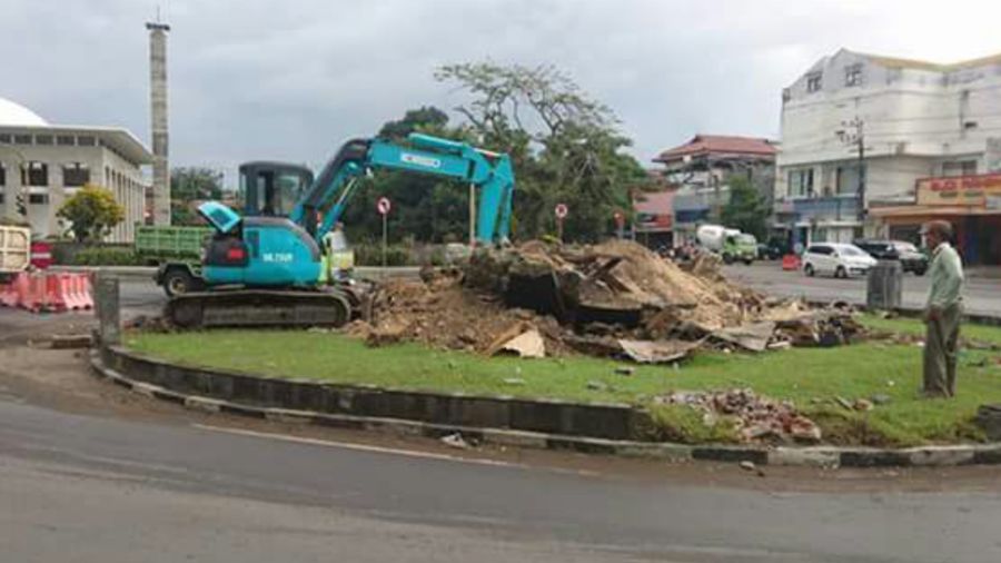 Patung Ikan Pangandaran Dirobohkan, Kenapa?