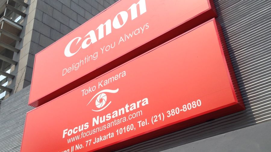 Lihat, Sentuh, dan Rasakan Canon di Tempat Ini