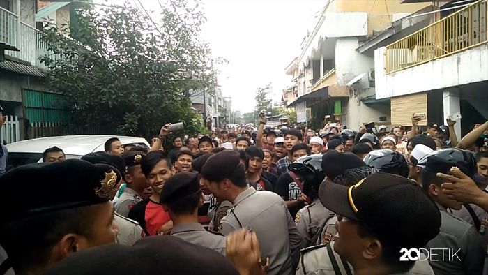 Blusukan Djarot di Sawah Besar Mengalami Penolakan