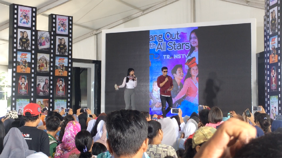 Mudahnya Bertemu Idola di Hangout Trans TV