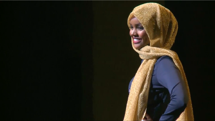 Kenakan Burkini, Halima Aden Guncang Panggung Miss Minnesota 