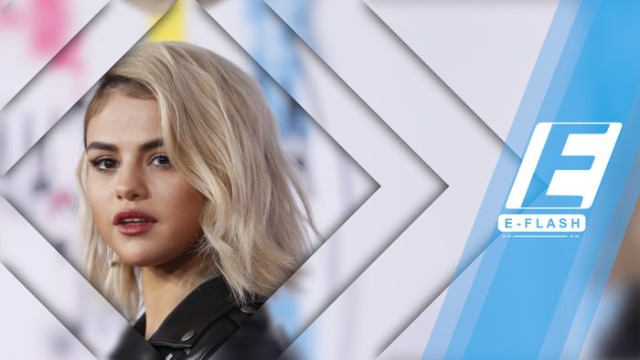 Selena Gomez-BTS Curi Perhatian di Red Carpet AMA 2017