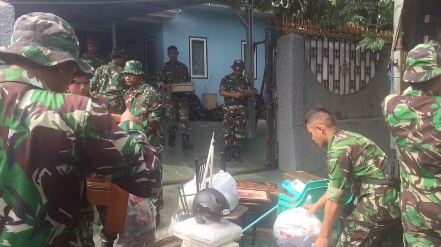 Protes dan Air Mata Warnai Pengosongan Rumah Dinas KPAD  