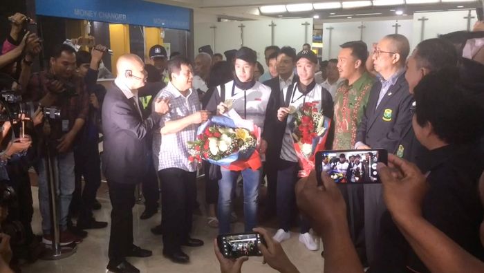 Tiba di Tanah Air, Juara All England Disambut Bonus