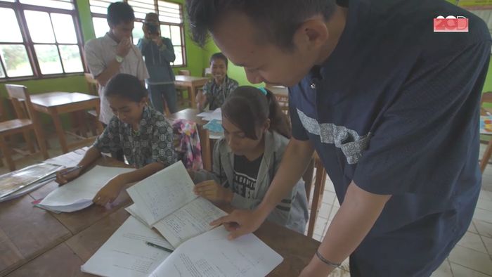 Semangat Guru Muda Mengajar di Perbatasan  