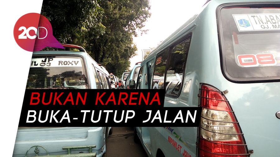 Sandi: Masalah Sopir Angkot Tanah Abang karena Pendapatan Berkurang