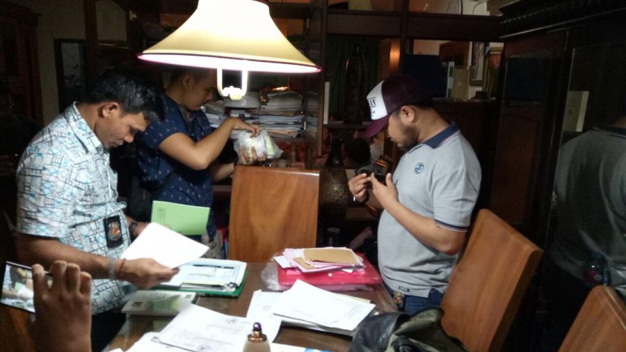 Cari Bukti, Polri Geledah Rumah AA
