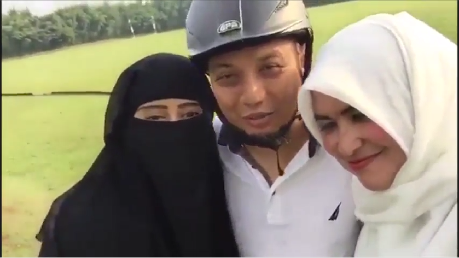 Potret Akur Poligami Ustaz Arifin Ilham