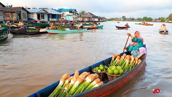 Merasakan Transaksi Jual Beli di Pasar Terapung Lok Baintan