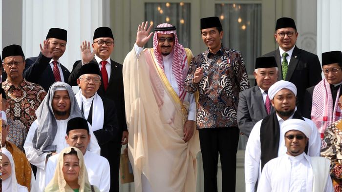 Raja Salman Akan Pegang Brosur Wisata Selama Liburan di Bali