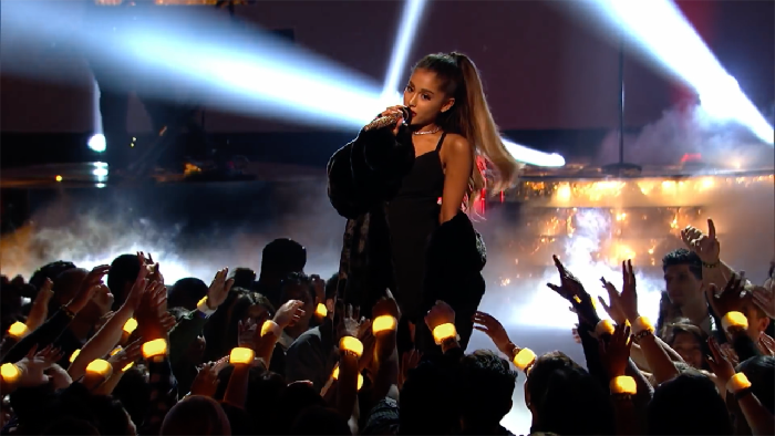 Ariana Grande Tanggung Biaya Korban Bom Manchester?