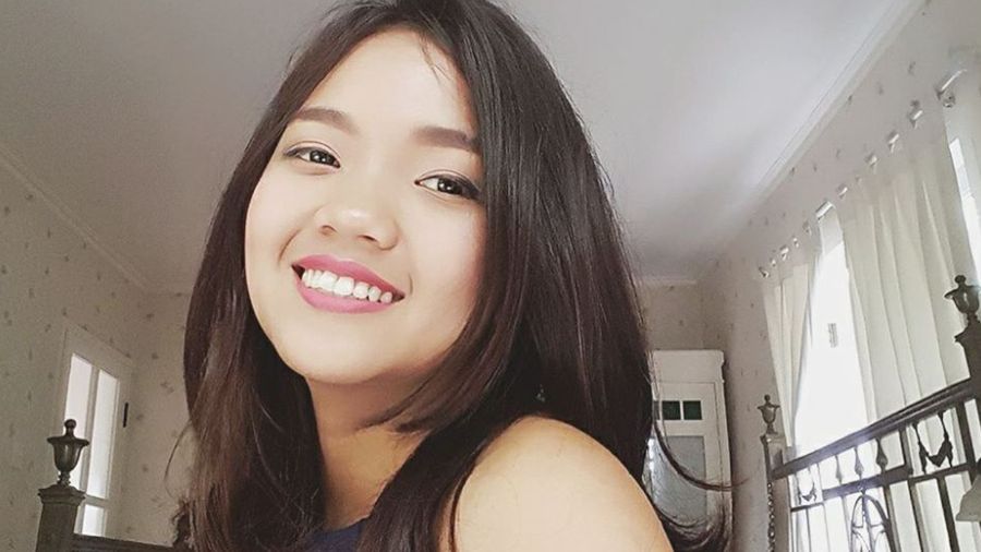 Viral! Gadis Cantik Ini Cari Pendamping Wisuda di Facebook