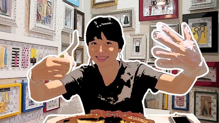 Anti Mainstream! Makan Steak Pakai Gunting
