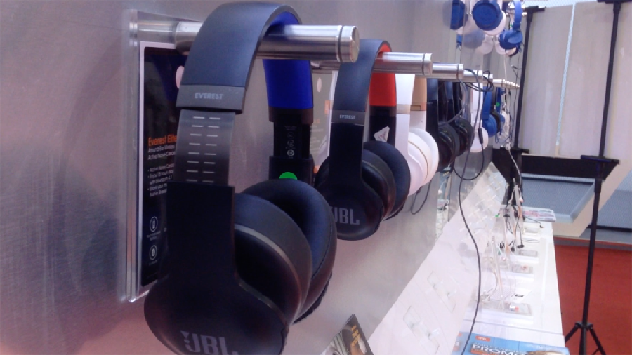 Keindahan Suara dan Kecanggihan Speakers JBL Keindahan Suara dan Kecanggihan Speakers JBL