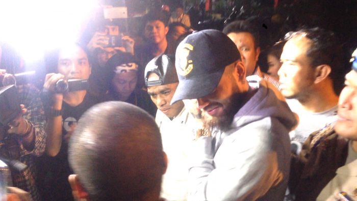 Diego Michiels Aniaya Korban dengan Benda Tumpul