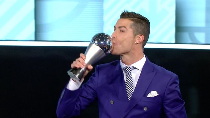 Ronaldo Sudah Tahu Bakal Jadi Pemain Terbaik FIFA 2016