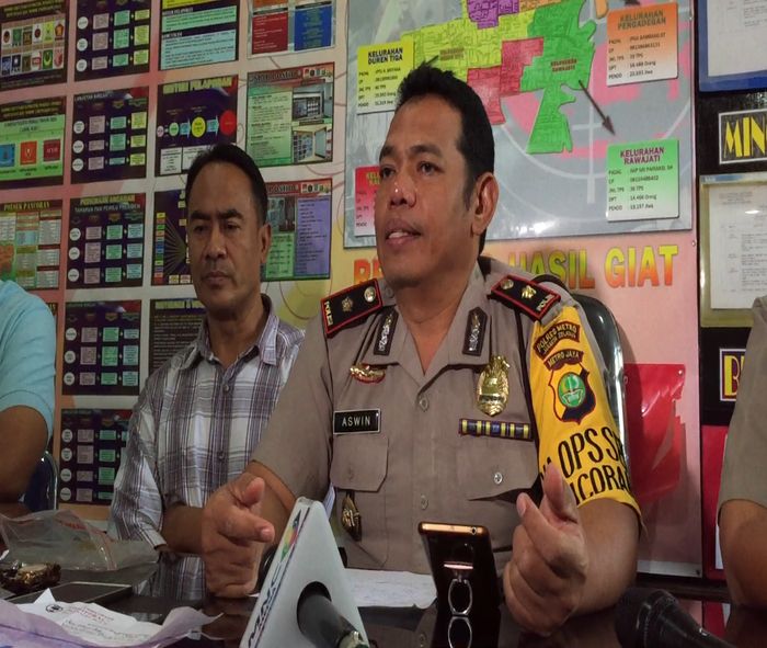 Kapolsek Pancoran : Emosi Desi Labil Sebelum Lompat