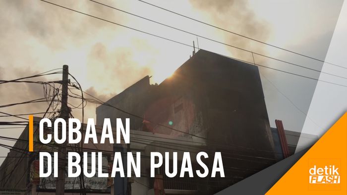 Toko Interior Rumah di Kebayoran Lama Terbakar
