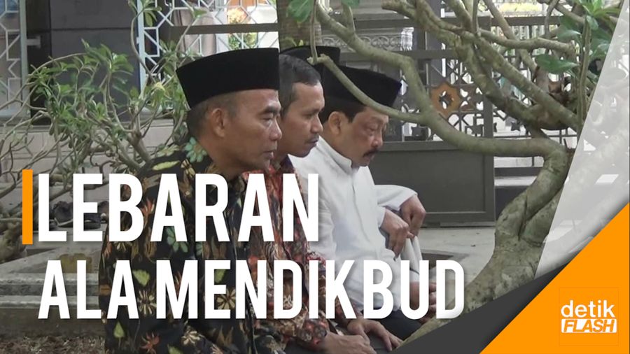 Sebelum Mudik, Mendikbud Ziarah ke Makam Gus Dur