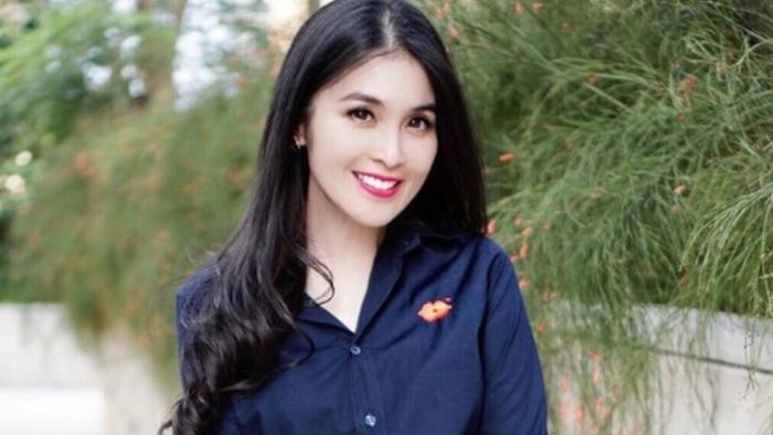 Si Cantik Sandra Dewi Hamil