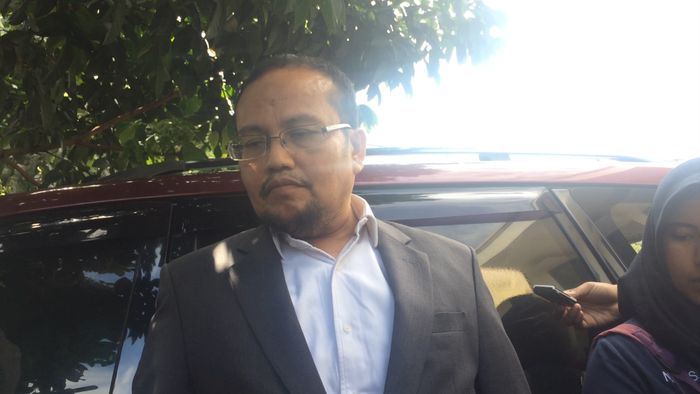 Tak Hadir di Sidang Perdana, Atalarik Syah Persiapan Umroh