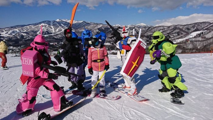 Di Jepang Ada Robot Gundam Main Snowboard