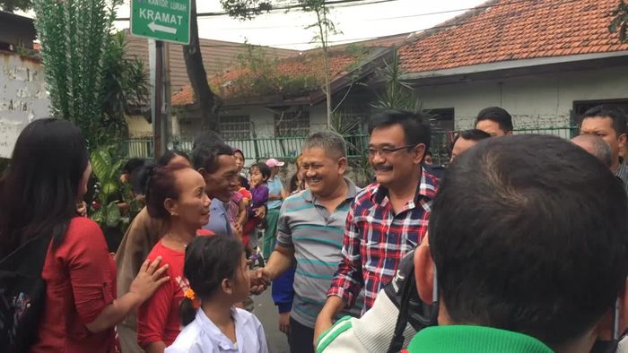 Blusukan, Djarot Borong Jajanan Pasar