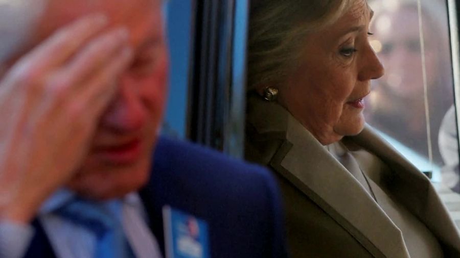Gaya Hillary dan Trump Saat Berikan Suara Mereka