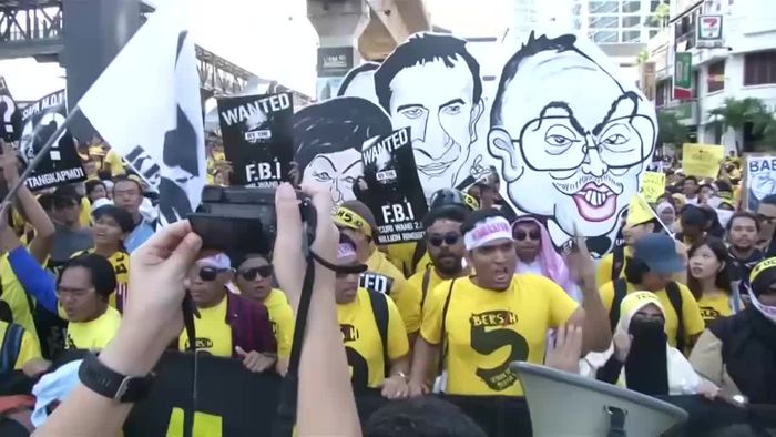 KL Didemo Pasukan Kuning, Tuntut PM Nadjib Turun