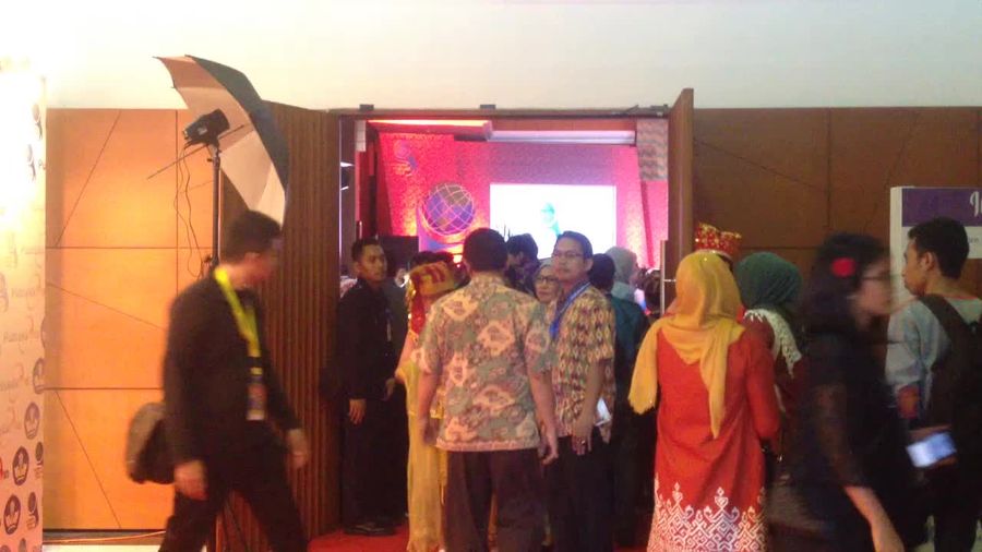 Risma hingga Zumi Zola Diganjar Anugerah Kemendikbud